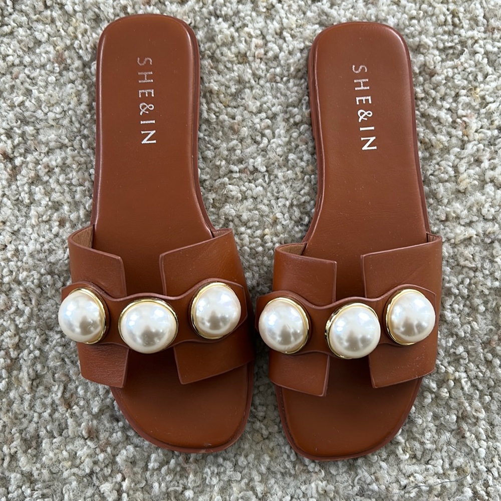 Woman’s Slides - Picture 2 of 6